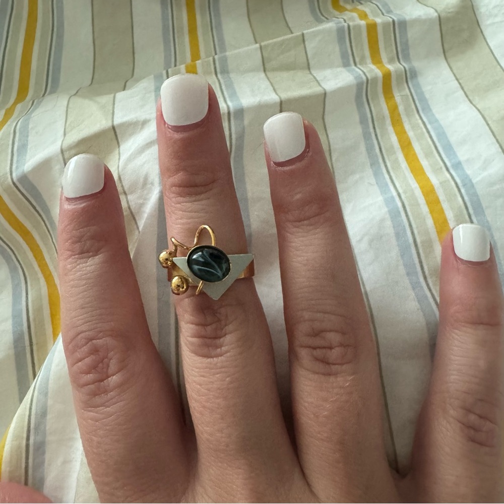 Elegant Gold and Blue Stone Ring